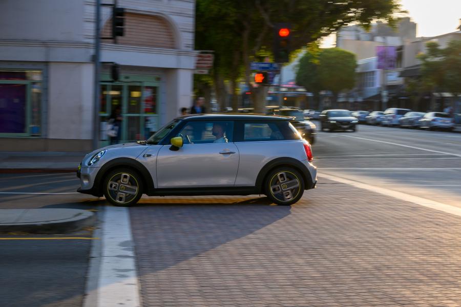  Mini Cooper SE (F56) 2019 года  (WW) (фото 51 из 132)